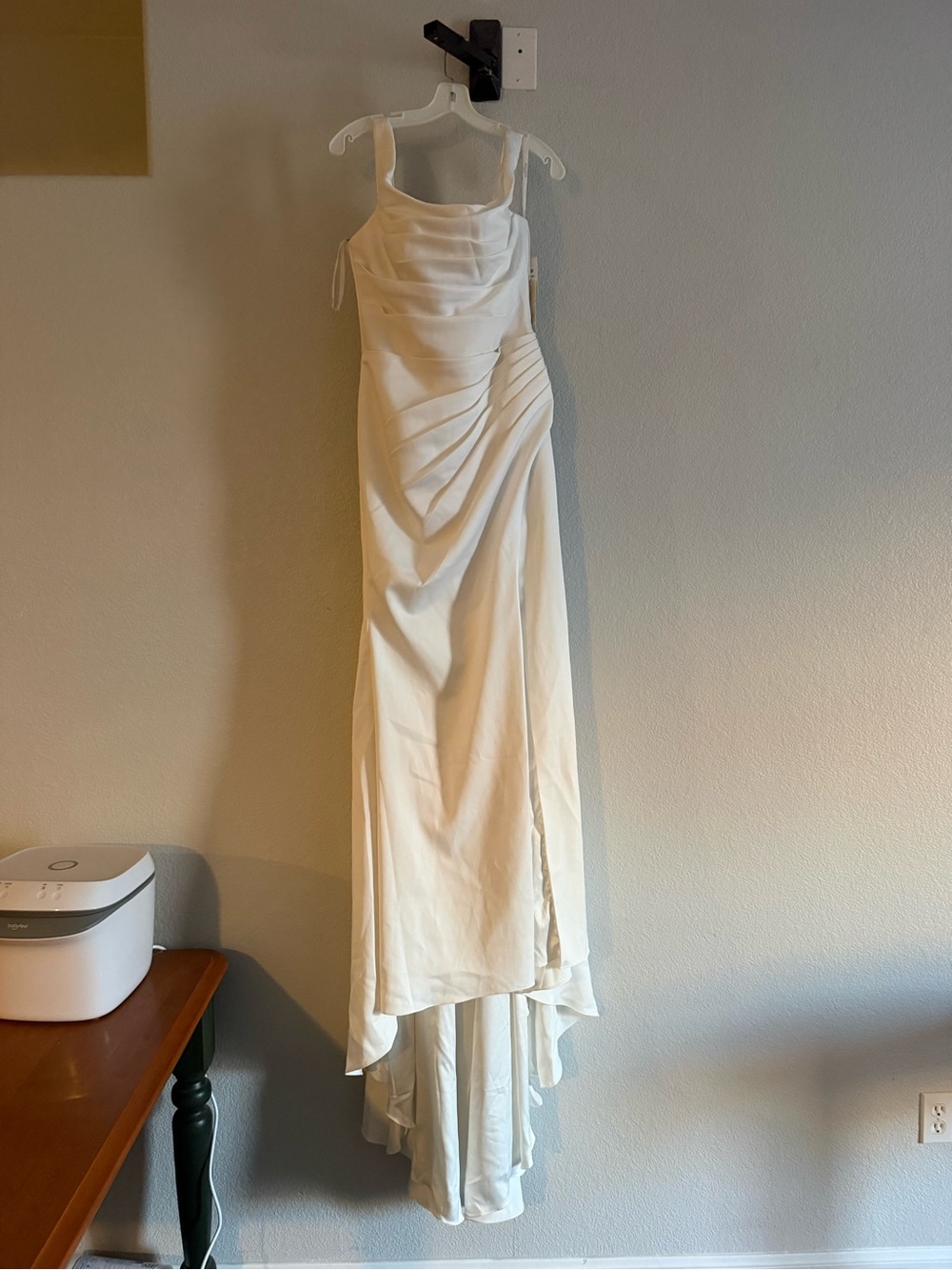 Elegant White Sleeveless Draped Evening Dress